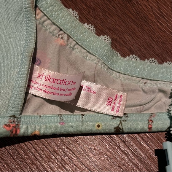 Front Clip Blue Floral Bra - Picture 5 of 5